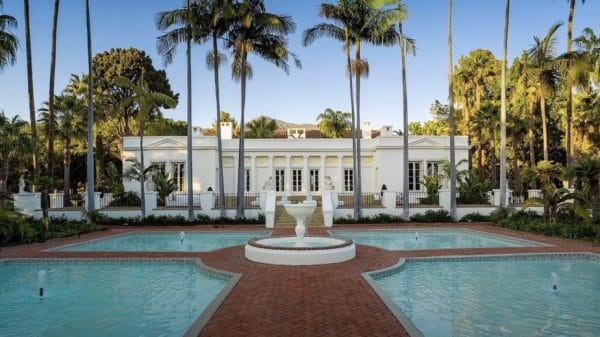 The image of the Scarface mansion while in front of a fountain.